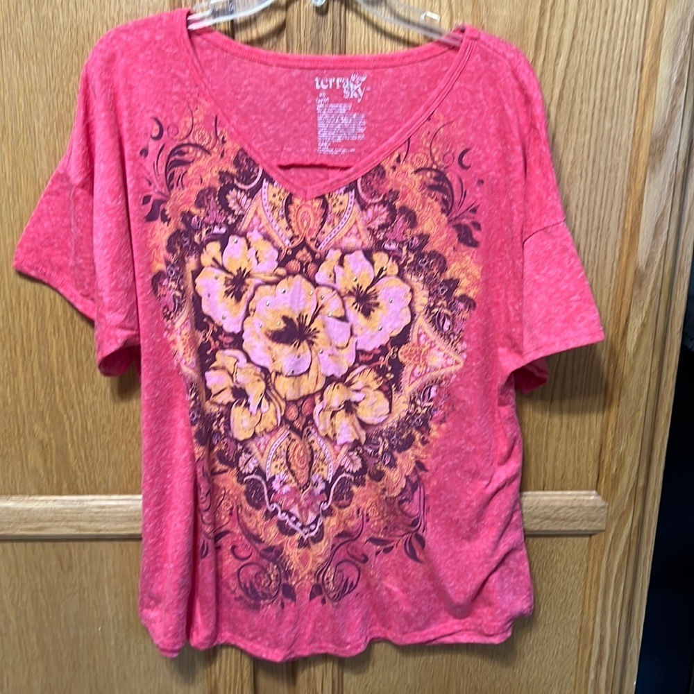 Woman’s short sleeve shirt